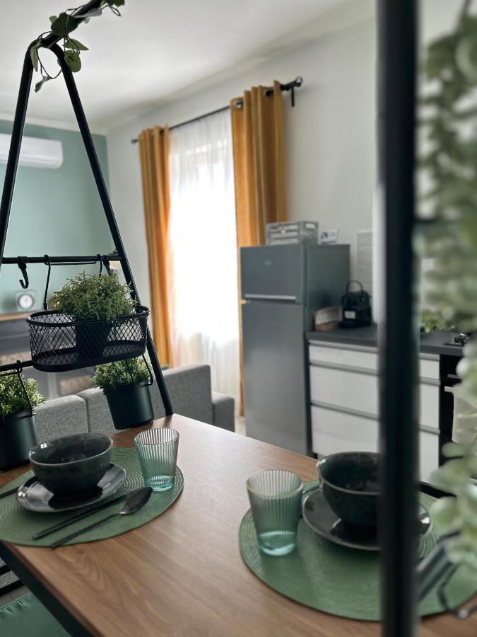 Ferienwohnung Sophie'S Urban Nest Miskolc Exterior foto