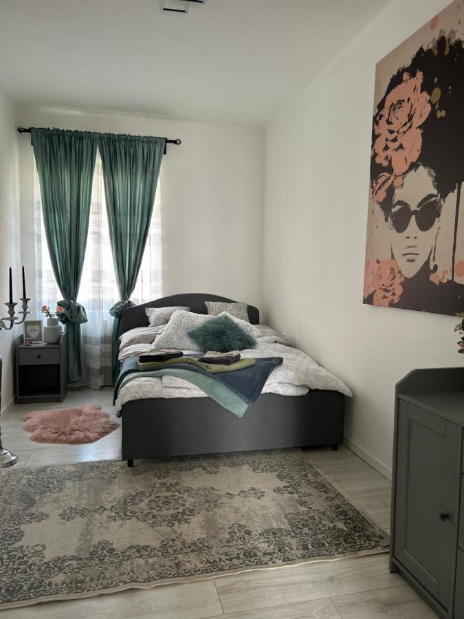 Ferienwohnung Sophie'S Urban Nest Miskolc Exterior foto